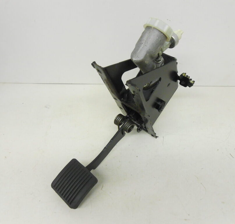 Land Rover Defender 90 110 Puma 2.2 Tdci Clutch Master Pedal Box LR030042