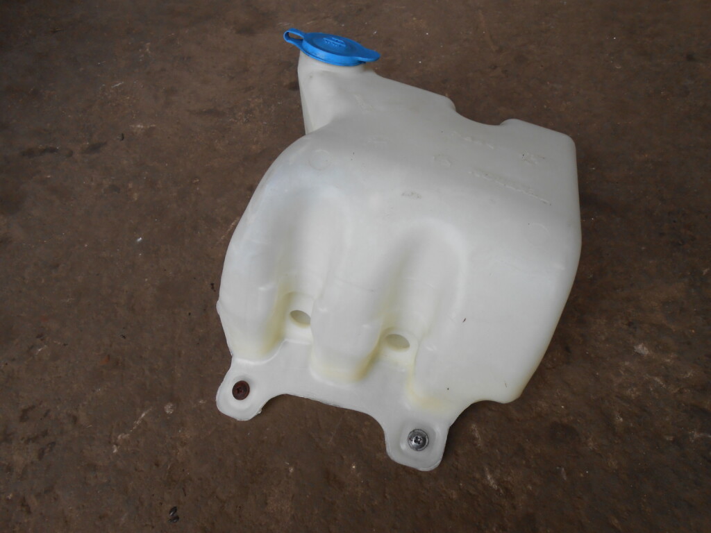 Land Rover Defender 90 110 Puma Tdci Td5 Windscreen Washer Bottle - Image 2